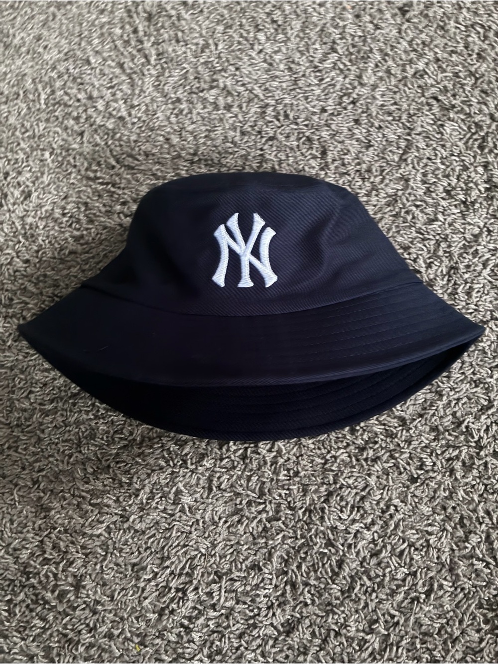 NY Yankees Bucket hat NWOT 8/4/2026